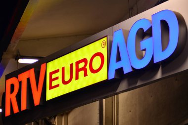 Varşova, Polonya. 18 Aralık 2018. RTV Euro Agd imzala. Şirket tabela Rtv Euro Agd.