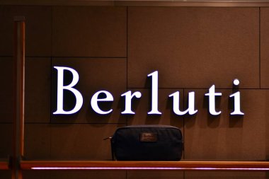 Varşova, Polonya. 20 Aralık 2018. Berluti imzala. Şirket tabela Berluti.