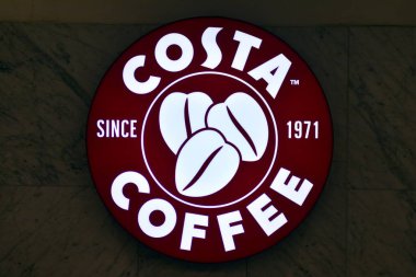 Szczecin, Polonya. 23 Aralık 2018. İşareti Costa kahve. Şirket tabela Costa kahve.