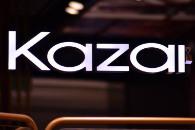 Szczecin, Polonya. 23 Aralık 2018. Kazar imzala. Şirket tabela Kazar.