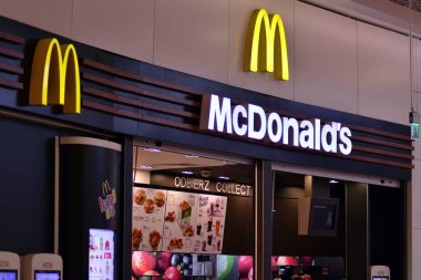 Szczecin, Polonya. 23 Aralık 2018. Mcdpnald'ın imzala. Tabela Mcdonald'ın Şirket.