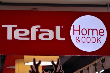 Szczecin, Polonya. 23 Aralık 2018. Tefal imzala. Şirket tabela Tefal.