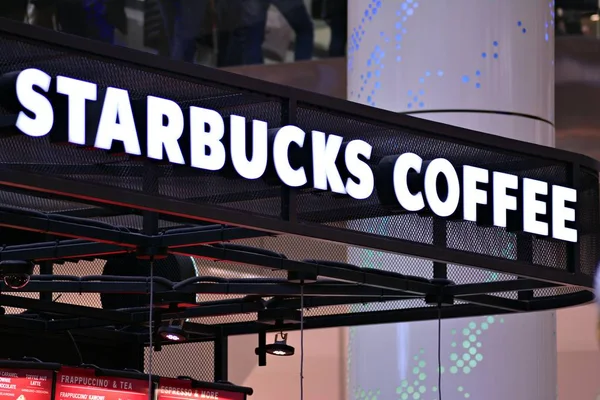 Szczecin Polonia Diciembre 2018 Firma Starbucks Coffee Letrero Compañía Starbucks —  Fotos de Stock