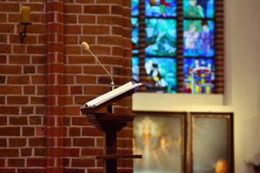 Güzel vitray pencereler.