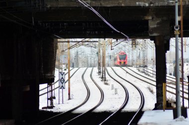 Varşova, Polonya. 6 Ocak 2019. 35we şehir treni, Newag tarafından üretilen ve Skm Warszawa Warszawa Ochota demiryolu istasyonu tarafından işletilen.