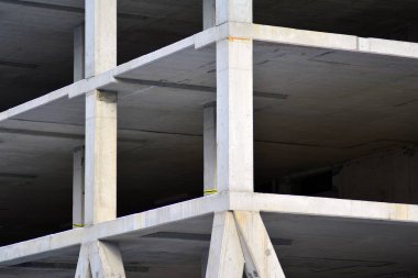 Bina yapım aşamasında şehir