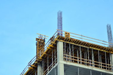 Bina yapım aşamasında şehir