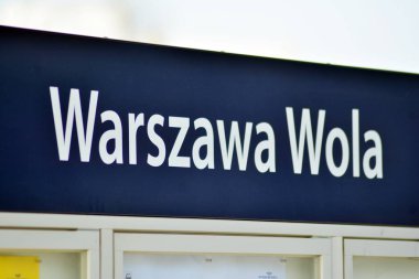 Varşova, Polonya. 7 Ocak 2019. Warszawa Wola imzala. Tren İstasyonu