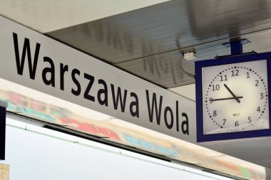 Varşova, Polonya. 7 Ocak 2019. Warszawa Wola imzala. Tren İstasyonu