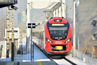Varşova, Polonya. 7 Ocak 2019. 35we şehir treni, Newag tarafından üretilen ve Skm Warszawa Warszawa Wola demiryolu istasyonu tarafından işletilen.