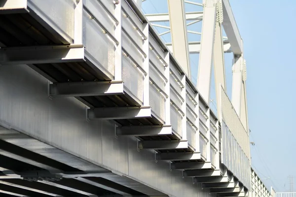 Fragment Einer Eisenbahnbrücke Aus Metall Nahaufnahme Ansicht Von Unten — Stockfoto