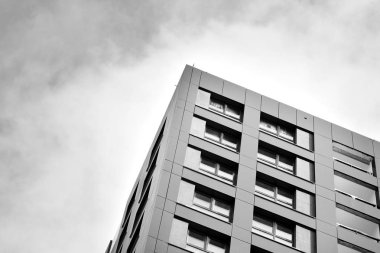 Çağdaş mimarinin soyut parçası. Konut modern bina. Siyah ve beyaz.