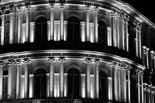 Vintage Architektur Klassische Fassade Beleuchtet Der Nacht Schwarz Weiß — Stockfoto