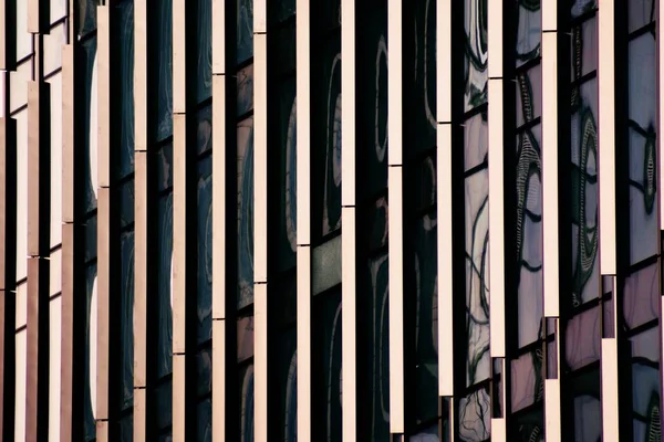 Edifício Escritório Moderno Fundo Céu Claro — Fotografia de Stock