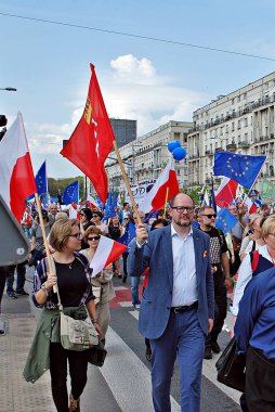 Warsaw.Poland. 6 Mayıs 2017.Poland: muhalefet grupları hükümete karşı protesto etmek için 