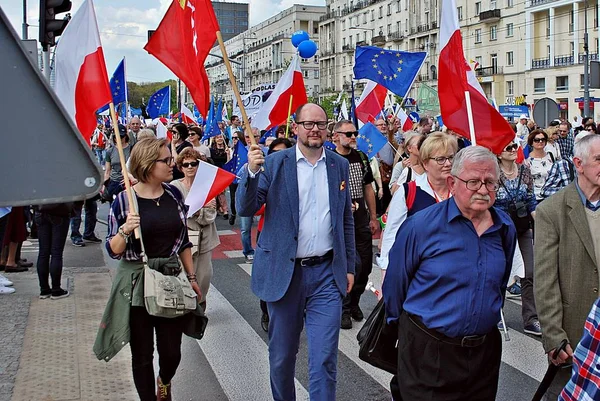 Warsaw.Poland. 6 Mayıs 2017.Poland: muhalefet grupları hükümete karşı protesto etmek için 