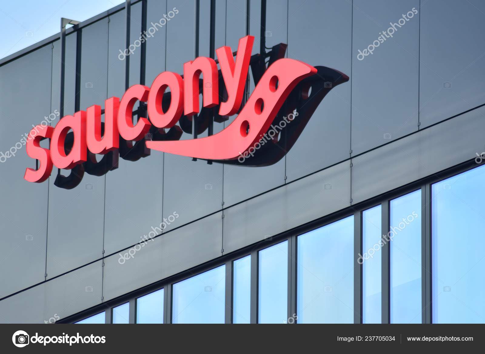 saucony headquarters address