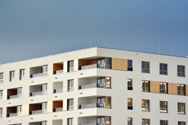 Çağdaş mimarinin soyut parçası. Konut modern bina