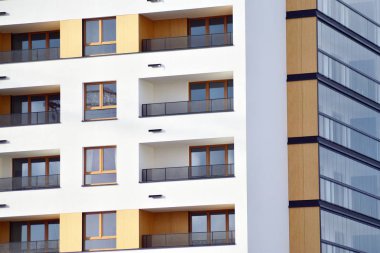 Çağdaş mimarinin soyut parçası. Konut modern bina