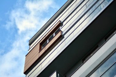 Çağdaş mimarinin soyut parçası. Konut modern bina