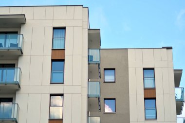 Çağdaş mimarinin soyut parçası. Konut modern bina