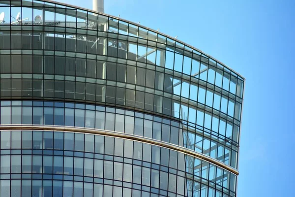 Modern Building Reflected Sky Cloud Glass Window — Stock Photo, Image