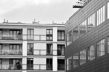 Çağdaş mimarinin soyut parçası. Konut modern bina. Siyah ve beyaz.