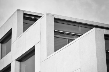 Modern mimarisi, beton ve camdan duvarlar soyut parçası. Siyah ve beyaz.