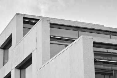 Modern mimarisi, beton ve camdan duvarlar soyut parçası. Siyah ve beyaz.