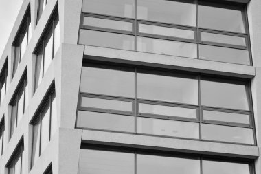 Modern mimarisi, beton ve camdan duvarlar soyut parçası. Siyah ve beyaz.