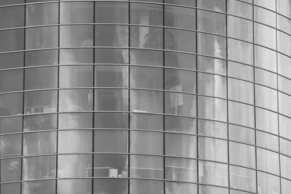 Edificio Moderno Con Cielo Reflejado Nube Ventana Cristal Blanco Negro —  Fotos de Stock