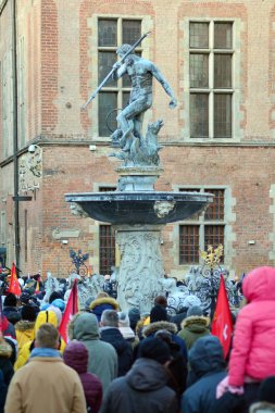 Gdansk, Polonya.19 Ocak 2019. Veda öldürülen kentin belediye başkanı için Gdansk sokaklarına içine kalabalık Polonyalılar binlerce. Pawel Adamowicz 14 Ocak 2019 öldü.