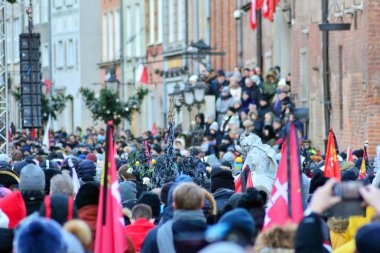 Gdansk, Polonya.19 Ocak 2019. Veda öldürülen kentin belediye başkanı için Gdansk sokaklarına içine kalabalık Polonyalılar binlerce. Pawel Adamowicz 14 Ocak 2019 öldü.