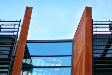 Paslı cephe dış ile modern bina 