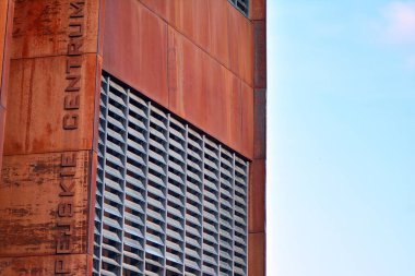 Paslı cephe dış ile modern bina 