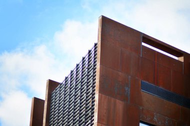 Paslı cephe dış ile modern bina 