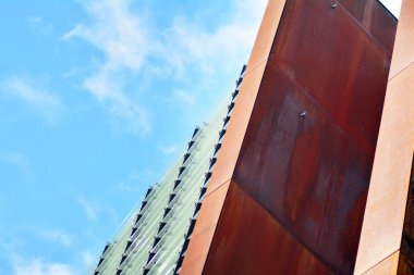 Paslı cephe dış ile modern bina 