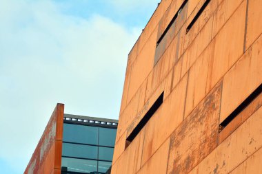 Paslı cephe dış ile modern bina 