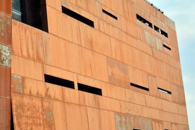 Paslı cephe dış ile modern bina 