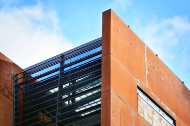 Paslı cephe dış ile modern bina 