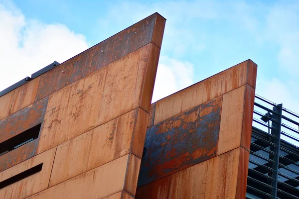 Paslı cephe dış ile modern bina 