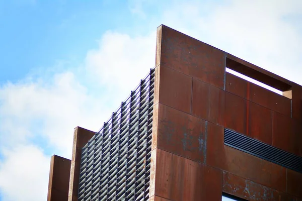 Paslı cephe dış ile modern bina 