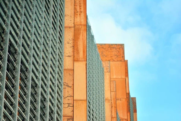 Edificio Moderno Con Facciata Arrugginita Esterni — Foto Stock