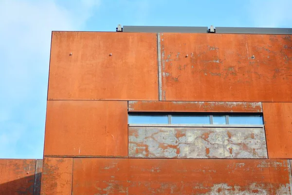 Bâtiment Moderne Avec Façade Rouillée Extérieurs — Photo