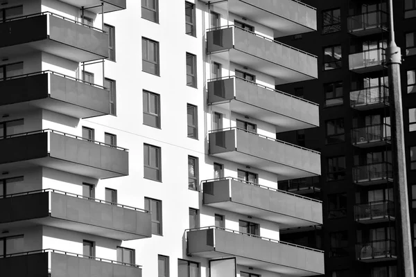 Moderna Flerbostadshus Solig Dag Med Blå Himmel Fasad Ett Modernt — Stockfoto