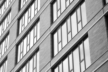 Modern ofis binası cephe parçası. Cam duvar soyut tekstürlü dış. Siyah ve beyaz.