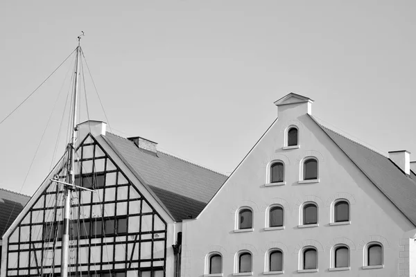 Moderna Flerbostadshus Solig Dag Med Blå Himmel Fasad Ett Modernt — Stockfoto