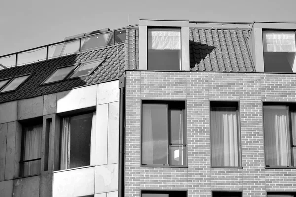 Edifícios Apartamentos Modernos Dia Ensolarado Com Céu Azul Fachada Moderno — Fotografia de Stock