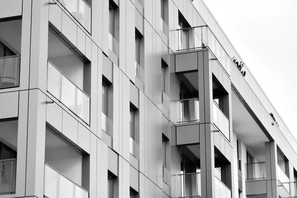 Moderne Mehrfamilienhäuser Einem Sonnigen Tag Mit Blauem Himmel Fassade Eines — Stockfoto