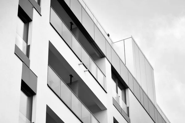 Edifícios Apartamentos Modernos Dia Ensolarado Com Céu Azul Fachada Moderno — Fotografia de Stock